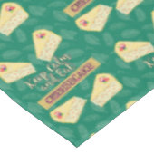 Behalt Ruhe und essen Cheesecake The Golden Girls Tischdecke (Schrägansicht)