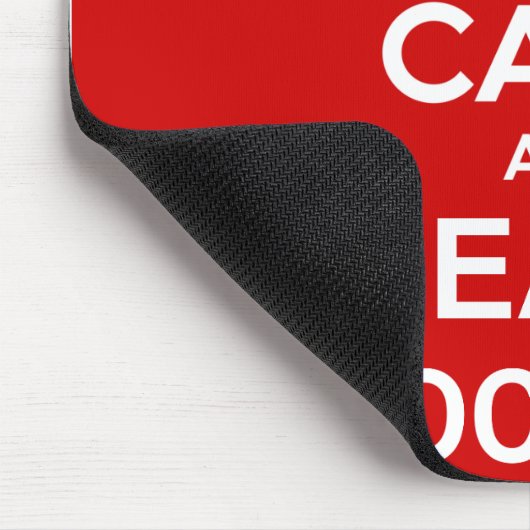 Behalt Ruhe und essen Schokolade Mousepad (Ecke)