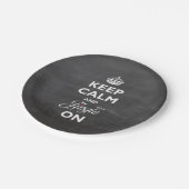 Behalt Ruhe und Jingle auf Chalkboard Funny Holida Pappteller (Schrägansicht)