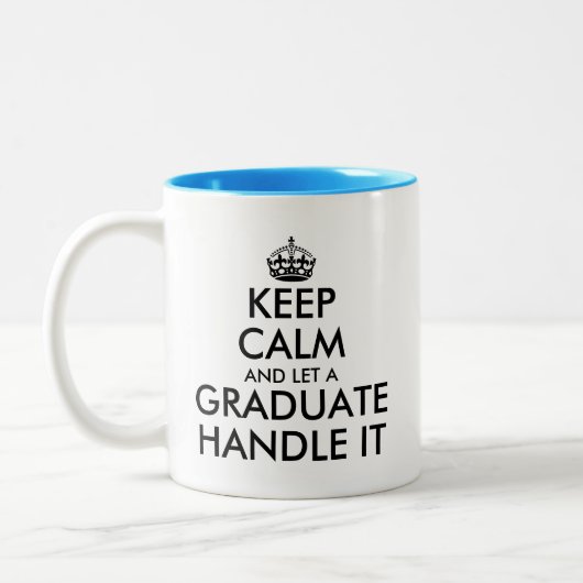 Behalt Ruhe und lass einem Absolventen komisch dam Zweifarbige Tasse (Links)