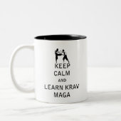 Behalt Ruhe und lernt Krav Maga Zweifarbige Tasse (Links)