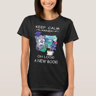 Behalt Ruhe und schau dir ein neues Buch mit einer T-Shirt
