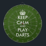 Behalt Ruhe und spiele lustige, grüne Dartboard Dartscheibe<br><div class="desc">Behalt Ruhe und spiele Dart lustige grüne Dartboard. Personalisieren Sie dieses Dartboard mit Ihrem eigenen lustigen Mem. Trendy Wanddekoration Ideen für Zuhause, Pub, Auto, Café, Restaurant, menschliche Höhle, Büro und andere Orte zum Entspannen. Moderne Typografie-Vorlage mit Krone. Grüne oder benutzerdefinierte Hintergrundfarbe.</div>