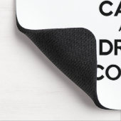 Behalt Ruhe und trinken Kaffee Mousepad (Ecke)