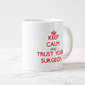 Behalt Ruhe und vertraue deinem Chirurgen Jumbo-Tasse (Vorderseite Rechts)