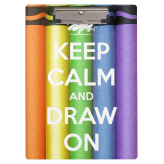 Behalt Ruhe und Zeichn auf Crayons Klemmbrett