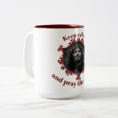 Behalt ruhig und bete wie verrückt!Mit einem roten Zweifarbige Tasse (Vorderseite Links)