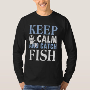 Behalt ruhig und fange einen Fisch T-Shirt