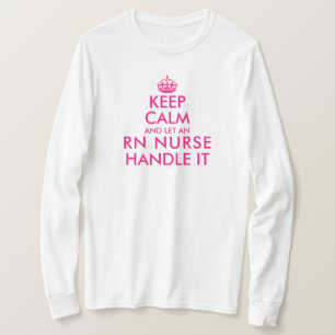 Behalt ruhig und ließ eine RN-Krankenschwester mit T-Shirt