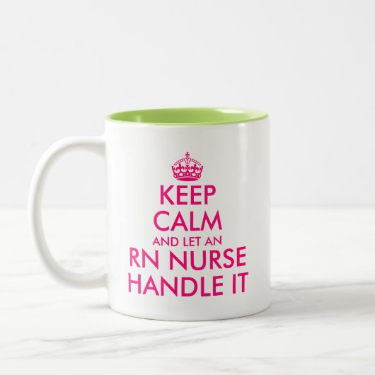 Behalt ruhig und ließ eine RN-Krankenschwester wit Zweifarbige Tasse (Links)