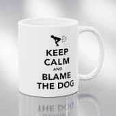 Behalt ruhig und verurteile den Hund. Kaffeetasse