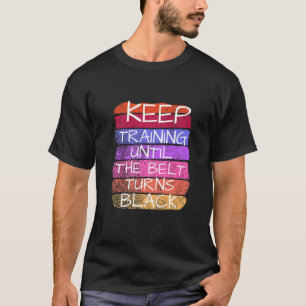 Behalt Training bis der Gürtel sich zum Schwarzen T-Shirt
