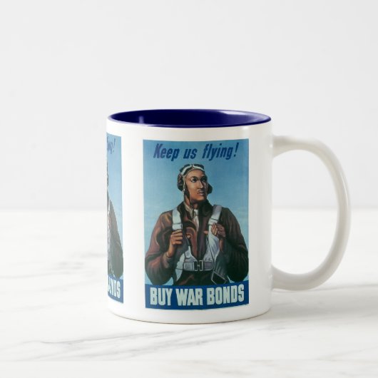 Behalt us Flying ~ Tuskeege Airman Zweifarbige Tasse (Rechts)