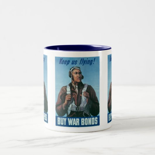 Behalt us Flying ~ Tuskeege Airman Zweifarbige Tasse (Mittel)
