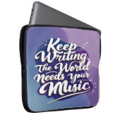 Behalt Writing the World Needs Your Music Option 2 Laptopschutzhülle (Vorne Rechts)