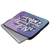 Behalt Writing the World Needs Your Music Option 2 Laptopschutzhülle (Vorne Knopf)