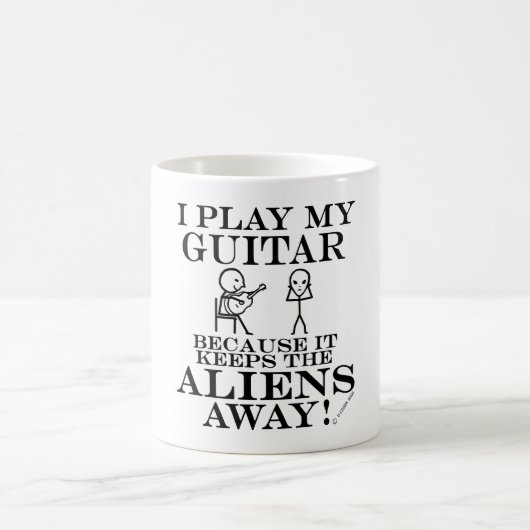 Behalte Außerirdischen weg Gitarre Kaffeetasse (Mittel)