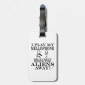 Behalte Außerirdischen weg Mellophone Gepäckmarke Gepäckanhänger (Rückseite vertikal)