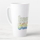 Behalte es einfach Retro Pride-Typografie-Design Milchtasse (Linke Ecke)