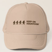 Behalten Sie auf Squatchin Truckerkappe (Vorderseite)