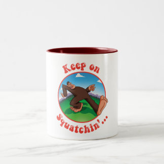 Behalten Sie auf Squatchin'… Zweifarbige Tasse