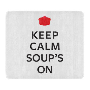 Behalten Sie der ruhigen Suppe an Schneidebrett