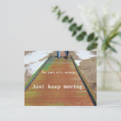Behalten Sie einfach das Bewegen Postkarte (Stehend Vorderseite)