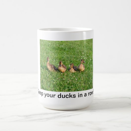Behalten Sie Ihre Enten in einer Reihe Kaffeetasse (Mittel)