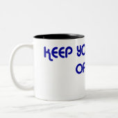 BEHALTEN SIE IHRE KRUMEN WEG VON MIR! Zweiton Zweifarbige Tasse (Links)