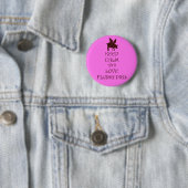 Behalten Sie rosa die Ruhe-und Liebe-fliegenden Button (Beispiel)