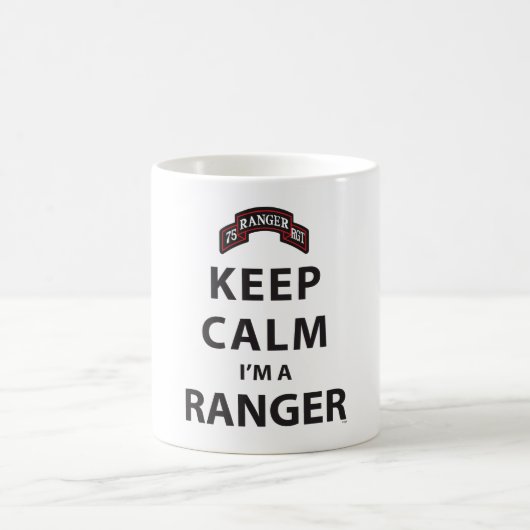 BEHALTEN Sie RUHE, die ich EIN FÖRSTER bin Kaffeetasse (Mittel)