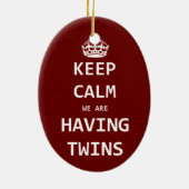 Behalten Sie Ruhe, die wir Zwillinge haben Keramikornament (Hinten)
