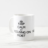 Behalten Sie Ruhe, indem Sie auf feuchtes sich Kaffeetasse (Vorderseite Links)