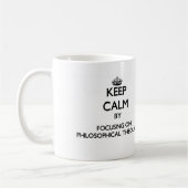 Behalten Sie Ruhe, indem Sie auf philosophische Kaffeetasse (Links)