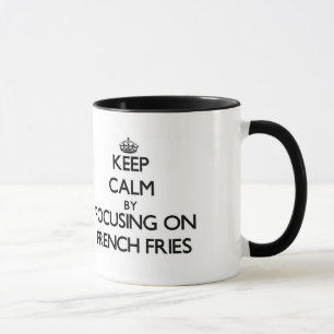 Behalten Sie Ruhe, indem Sie auf Pommes-Frites Tasse
