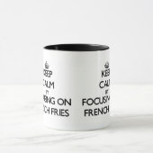 Behalten Sie Ruhe, indem Sie auf Pommes-Frites Tasse (Zentrum)