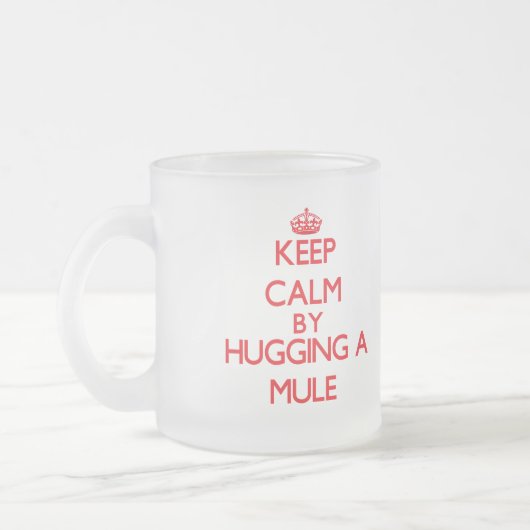Behalten Sie Ruhe, indem Sie ein Maultier umarmen Mattglastasse (Links)