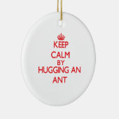 Behalten Sie Ruhe, indem Sie eine Ameise umarmen Keramikornament (Rechts)
