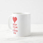 Behalten Sie Ruhe mit Umarmungen und Küssen Kaffeetasse (Vorderseite Links)
