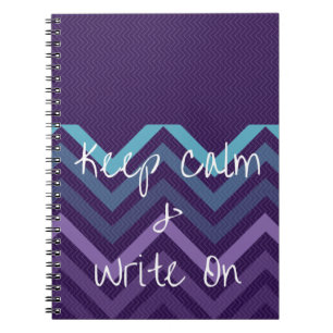 Behalten Sie Ruhe u. schreiben Sie auf lila Notizblock