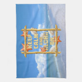 Behalten Sie Ruhe und Aloha an Handtuch (Vertikal)