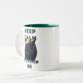 Behalten Sie Ruhe und beten Sie mich an Zweifarbige Tasse (Vorderseite Links)