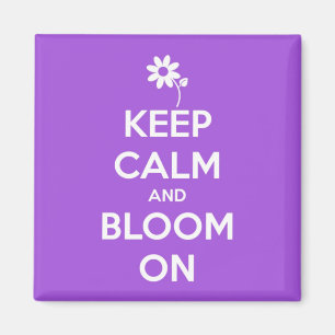 Behalten Sie Ruhe und Blüte auf Lila Magnet