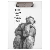 Behalten Sie Ruhe und denken Sie auf lustigem Klemmbrett (Vorderseite)