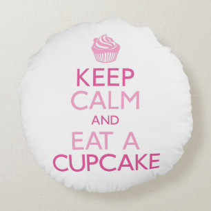 Behalten Sie Ruhe und essen Sie einen kleinen Rundes Kissen