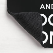 Behalten Sie Ruhe und Felsen an Mousepad (Ecke)