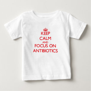 Behalten Sie Ruhe und Fokus auf ANTIBIOTIKA Baby T-shirt