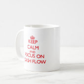 Behalten Sie Ruhe und Fokus auf Bargeldumlauf Kaffeetasse (Vorderseite Links)