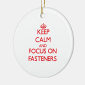 Behalten Sie Ruhe und Fokus auf Befestigern Keramikornament (Links)
