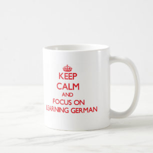 Behalten Sie Ruhe und Fokus auf dem Lernen des Kaffeetasse
